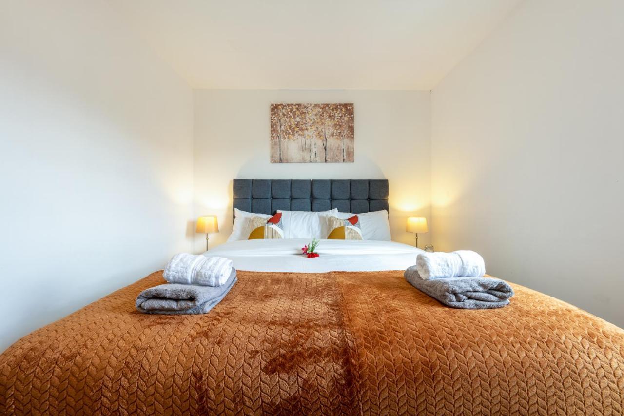 Ashview 8 - Heathrow - Business - Free Parking Apartment Staines-upon-Thames Exterior photo
