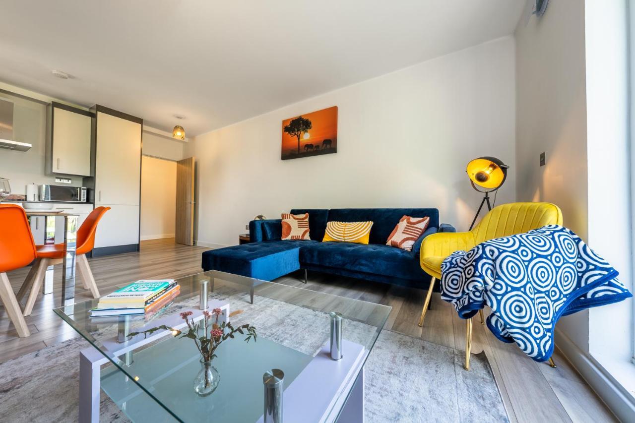 Ashview 8 - Heathrow - Business - Free Parking Apartment Staines-upon-Thames Exterior photo